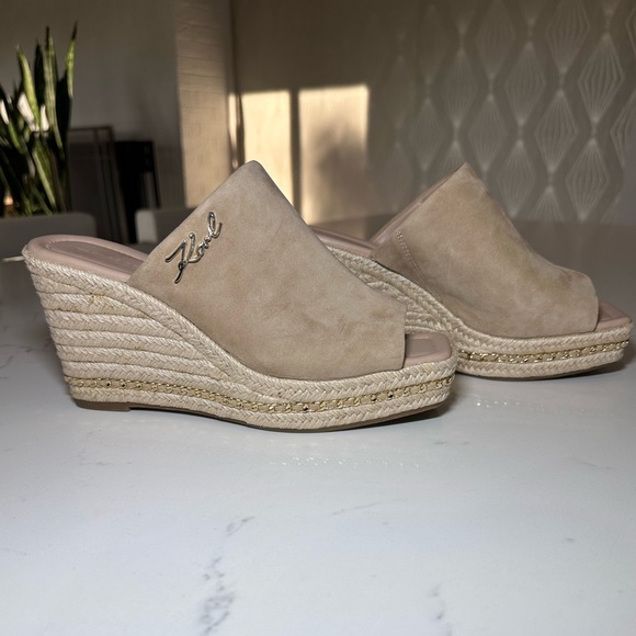 Karl Lagerfeld | ‘Corissa’ Wedge Sandal - Picture 2 of 10